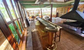 Imagem 2: Casa Cinematográfica de condomínio para venda possui 500 metros quadrados com 3 casas no t