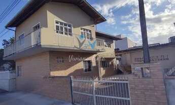 Imagem: PALHOçA - Casa Padrão - Praia do Meio