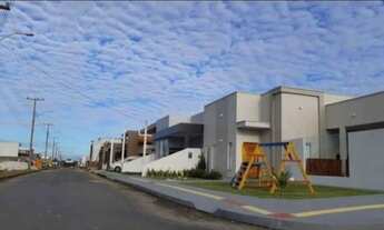 Imagem: Linda casa com piscina em condominio