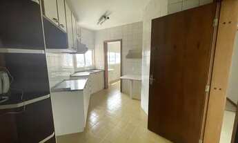 Imagem 4: Edifício localizado próximo á Igreja Luterana da Rua João Pessoa. Próximo a padaria, posto