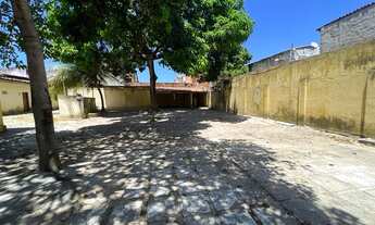 Imagem 6: Casa Dúplex com 250m2, área total de 796m2, amplo estacionamento, próximo Av. Pontes Vieir