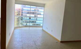 Imagem 4: Localizado na meia quadra do mar de itapuã, a 50 metros da praia