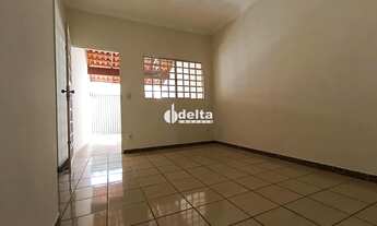 Imagem 2: Casa residencial com 3 quartos sendo 1 suíte disponível para locação bairro Santa Mônica e