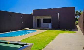 Imagem: Casa com piscina e área gourmet na Rua