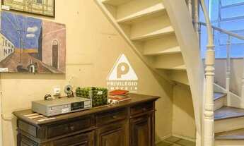 Imagem 4: Magnífica casa de 4 quartos na Gávea, com varanda e vaga para carros. Fica em rua com canc