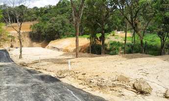 Imagem 5: Meio lote com condomínio em construção