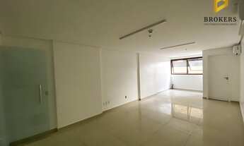 Imagem 2: Centro comercial para venda possui 31 metros quadrados em Ponta Verde - Maceió - AL