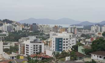 Imagem 2: Casa com Vista para o mar | Junto à UFSC | 4 dorm | 3 vagas