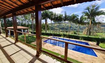 Imagem: Belíssima fazenda com vista para as montanhas