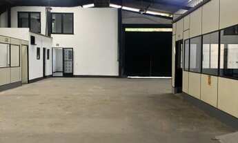 Imagem 6: Galpão/Depósito/Armazém para aluguel possui 683 metros quadrados com 8 quartos