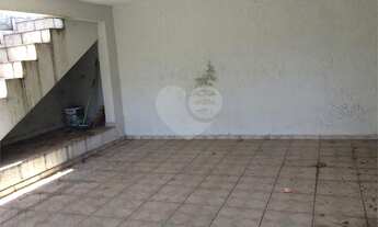 Imagem 3: Sobrado com 180 m² sendo 4 dormitórios, 1 suíte e 2 vagas de garagem