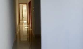 Imagem 7: Casa no Residencial Flor do Cerrado com três quartos e sala com pé direito duplo