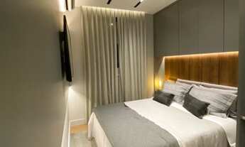 Imagem 7: Living Sunset apartamento com varanda e vaga na Região Olímpica da Barra da Tijuca