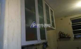 Imagem 6: Em Santa Teresa, excelente apartamento com sala ampla e 2 quartos. Tem área externa com ch