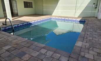 Imagem 6: Casa seminova ampla com piscina e área gourmet! Aceita financiamento