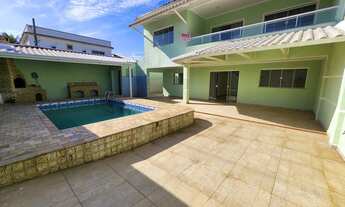 Imagem: Casa seminova ampla com piscina e área