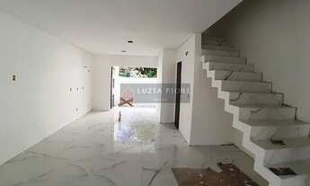 Imagem 2: Sobrado à venda no bairro Glória, Joinville/SC em rua sem saída. Amplo sobrado com 180m2