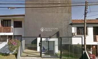 Imagem: Sobrado semimobiliado nas Mercês / Bom