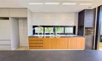 Imagem 7: Residência Moderna à Venda no Jardins Versalhes Alto Padrão, Tecnologia e Vista Privilegi