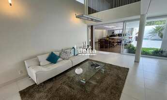 Imagem 3: Casa no condomínio Villa do Sol disponível para locação e venda em Uberlândia-MG