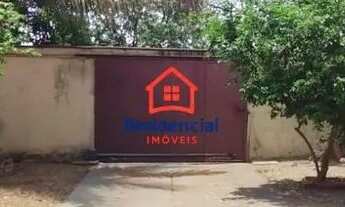 Imagem 5: Casa frente praça