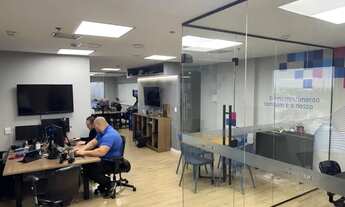 Imagem 2: Conjunto comercial p/ venda tem 94 m² c/ 3 salas, 2 banheiros sendo 1 de reunião - 2 vagas