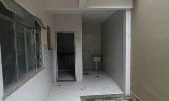 Imagem 3: Casa de 1 quarto com pequeno quintal no Colubandê