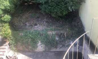 Imagem 2: VENDO: Oportunidade Única de Investimento Imobiliário! Terreno com casa para construir