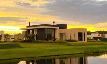 Imagem: Casa em condomínio com 3 suítes, churrasqueira