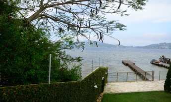 Imagem 2: Casa Beira da Lagoa da Conceição, muito ampla, ao lado do Centrinho