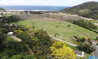 Imagem 2: Amplo Terreno Localizado no Bairro Siriú, em Garopaba, com Fácil Acesso às Praias da Regiã