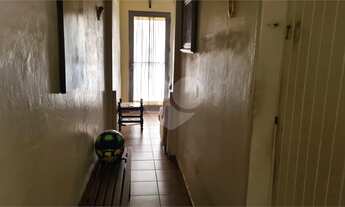 Imagem 4: No coração do Cambuí: casa antiga, 4 quartos, 2 cozinhas, 2 banheiros. Não tem garagem