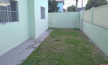 Imagem: Casa 2 quartos, quintal gramado e garagem