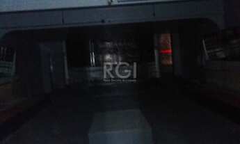 Imagem 4: Casa comercial em av. de grande fluxo, ampla loja no térreo, residencia com 03 dorm, na pa