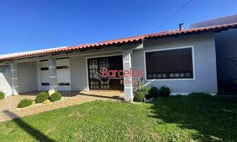 Imagem: Residência com três dormitórios e piscina