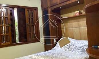 Imagem 6: Casa para venda possui 234 metros quadrados com 5 quartos em Piratininga - Niterói - RJ