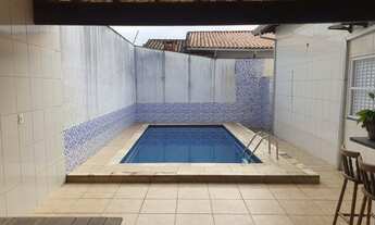 Imagem 2: Imóvel residencial com 3 dorm., 3 suítes, 4 vagas de garagem e piscina - AC 215m², a 150 m