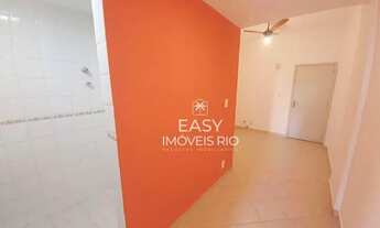 Imagem 3: 01 QUARTO, SILENCIOSO, PORTARIA 24h, próximo ao METRÔ e PRAIA, à venda, 32 m² por R$ 700.0