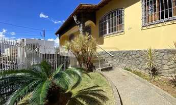 Imagem 2: )(- Linda Casa Triplex com 6 Quartos Piscina e 4 Vagas em Jardim Glória