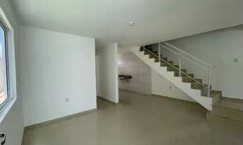 Imagem 2: Casa Duplex em Rua Privativa, Próximo Centro do Eusébi