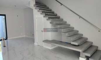 Imagem 5: Sobrado geminado à venda no bairro Saguaçu, Joinville/SC Excelente sobrado com sala de