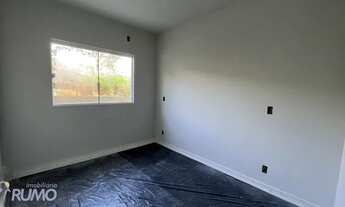 Imagem 5: Casa nova pronta para morar, com massa corrida na parede e passagem na lateral