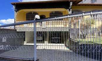 Imagem: )(- Linda Casa Triplex com 6 Quartos Piscina