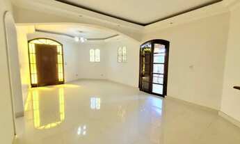 Imagem 5: Sobrado para venda tem 220 metros quadrados com 4 quartos em Jardim Siesta - Jacareí - SP