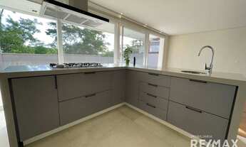 Imagem 6: Casa de condomínio para venda tem 352 metros quadrados com 4 quartos