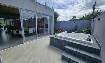 Imagem 6: Casa de Alto Padrão com Suíte Master, Jacuzzi e Energia Solar
