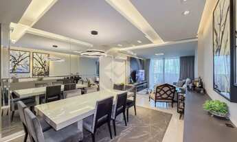 Imagem 2: Apartamento com 2 suítes e 2 vagas semi mobiliado nas Mercês em frente a Praça 29 de Março