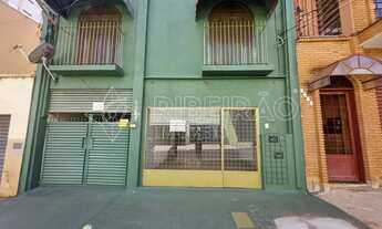 Imagem: Salão dentro de edifício com 82m² para