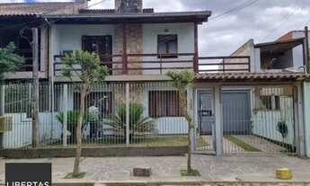 Imagem 2: Sobrado em Porto Alegre, no bairro Ponta Grossa, com 4 dormitório(s), e 4 banhei