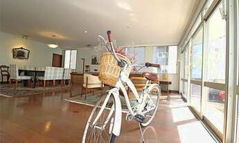 Imagem 7: Apartamento espaçoso, bem localizado, sacada e 3 vagas